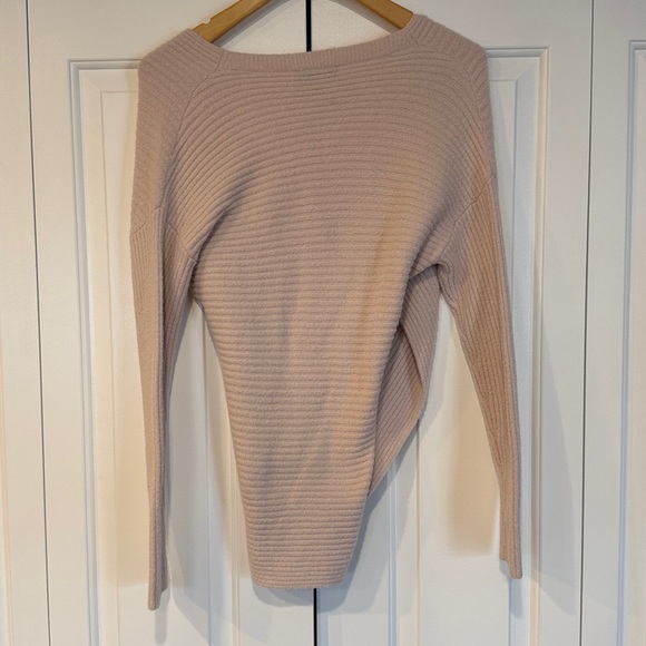 Express Women's V-Neck Sweater in Soft Beige Size Small - Picture 3 of 6